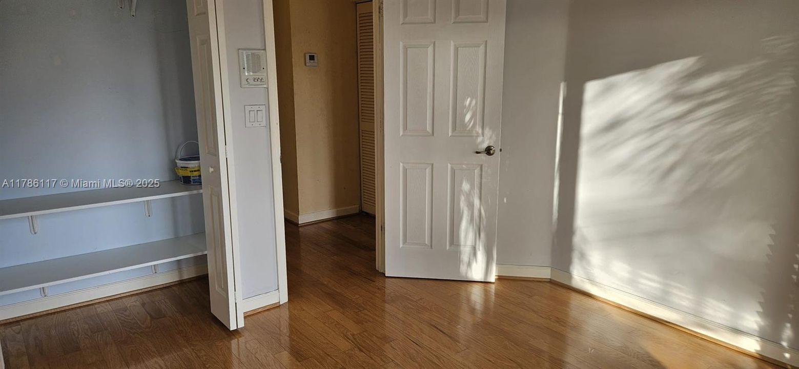 Recientemente alquilado: $4,200 (4 camas, 2 baños, 2310 Pies cuadrados)