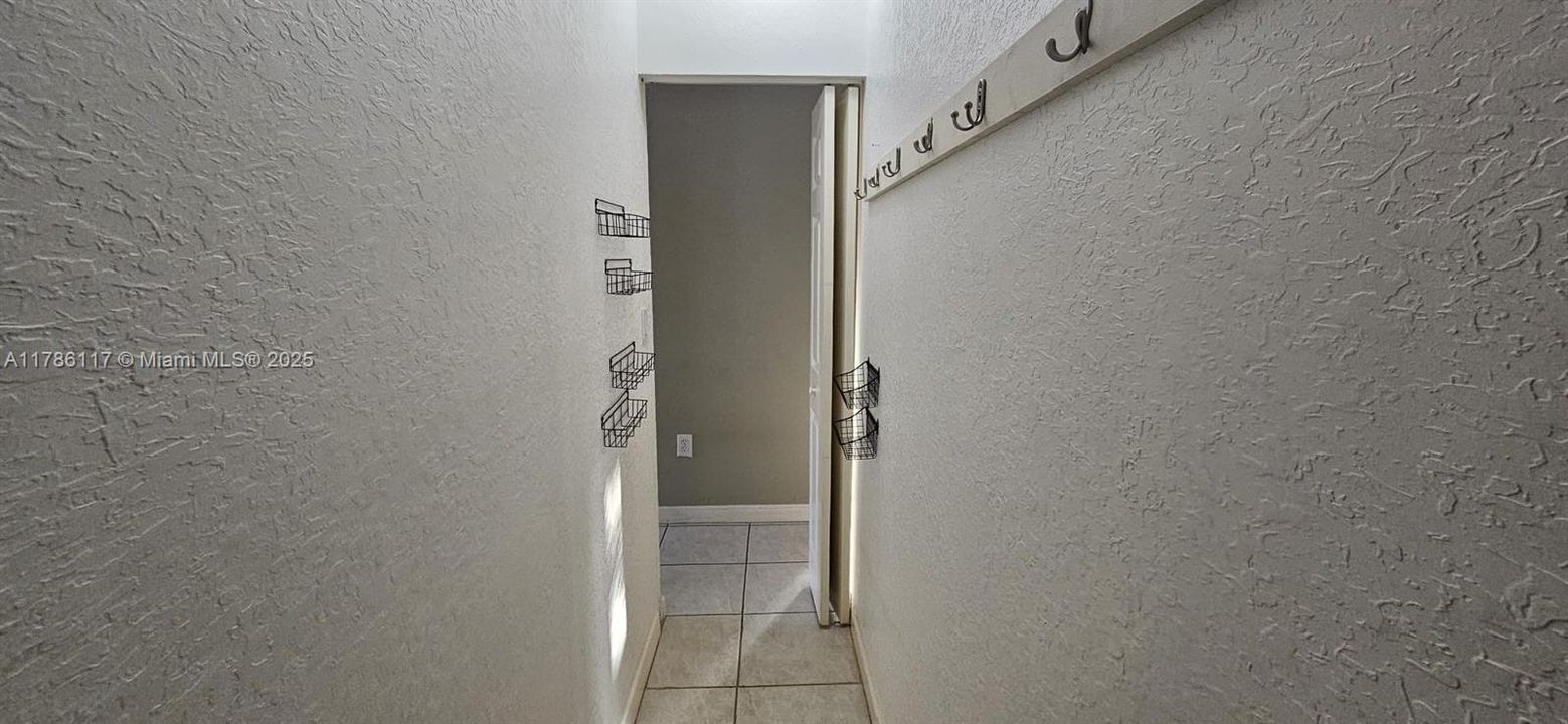 Recientemente alquilado: $4,200 (4 camas, 2 baños, 2310 Pies cuadrados)