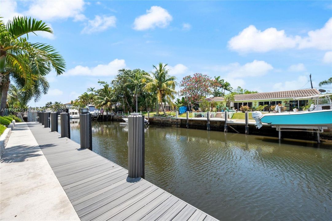 Recently Sold: $5,225,000 (5 beds, 6 baths, 4976 Square Feet)