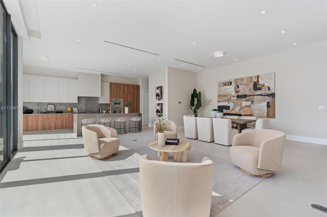 Recently Sold: $5,225,000 (5 beds, 6 baths, 4976 Square Feet)