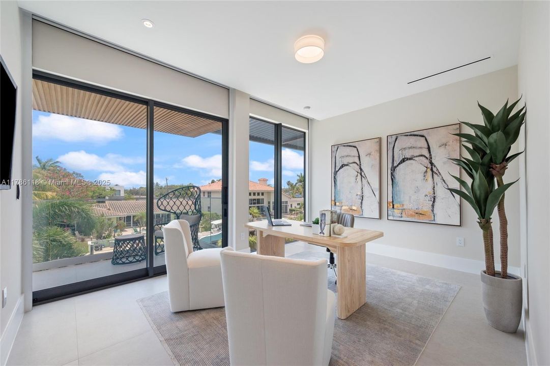 Recently Sold: $5,225,000 (5 beds, 6 baths, 4976 Square Feet)