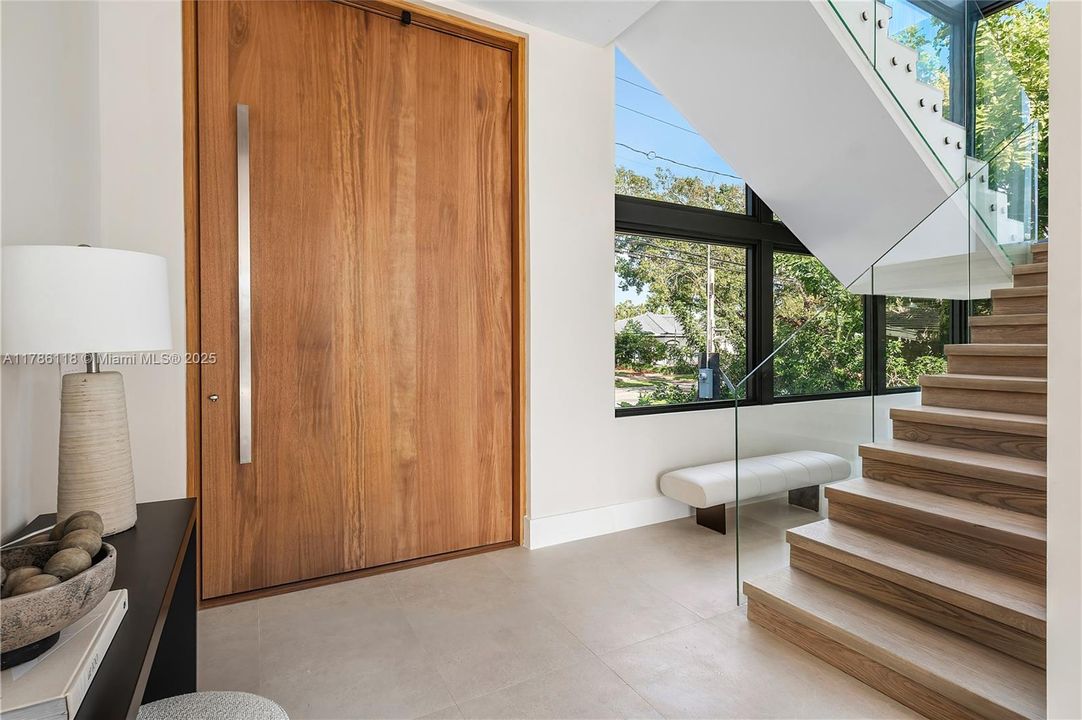 Recently Sold: $5,225,000 (5 beds, 6 baths, 4976 Square Feet)