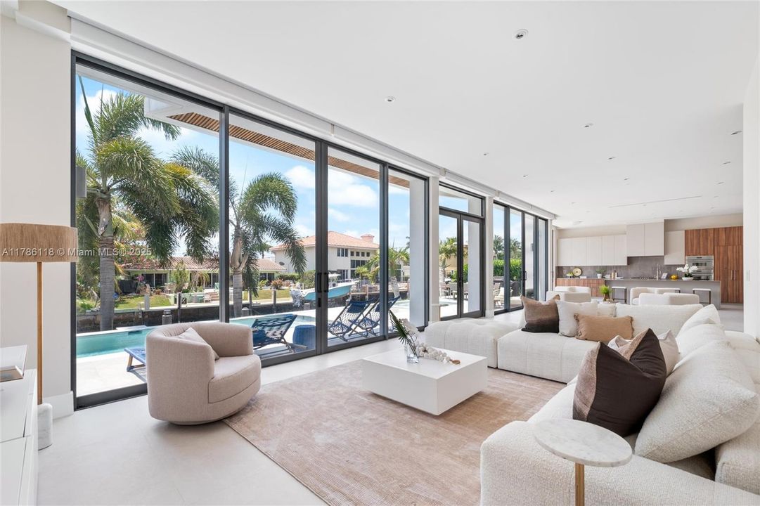 Recently Sold: $5,225,000 (5 beds, 6 baths, 4976 Square Feet)