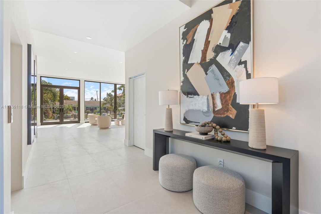 Recently Sold: $5,225,000 (5 beds, 6 baths, 4976 Square Feet)