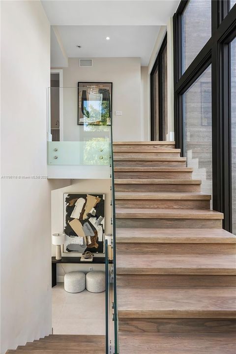 Recently Sold: $5,225,000 (5 beds, 6 baths, 4976 Square Feet)