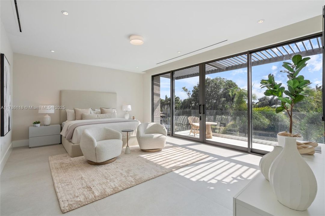 Recently Sold: $5,225,000 (5 beds, 6 baths, 4976 Square Feet)