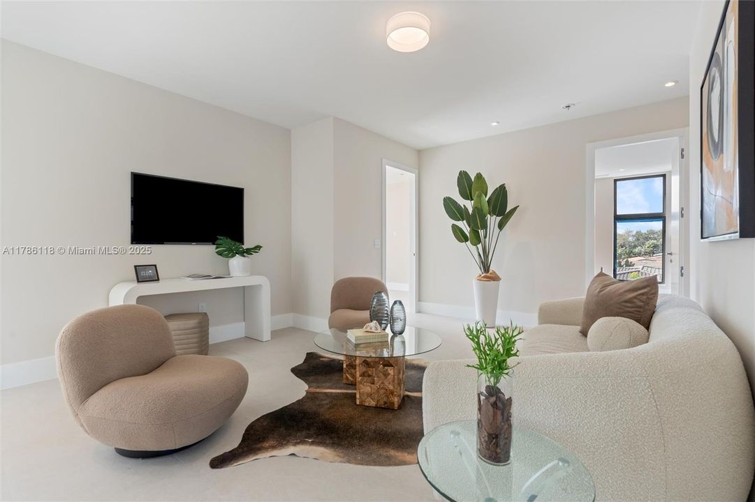 Recently Sold: $5,225,000 (5 beds, 6 baths, 4976 Square Feet)