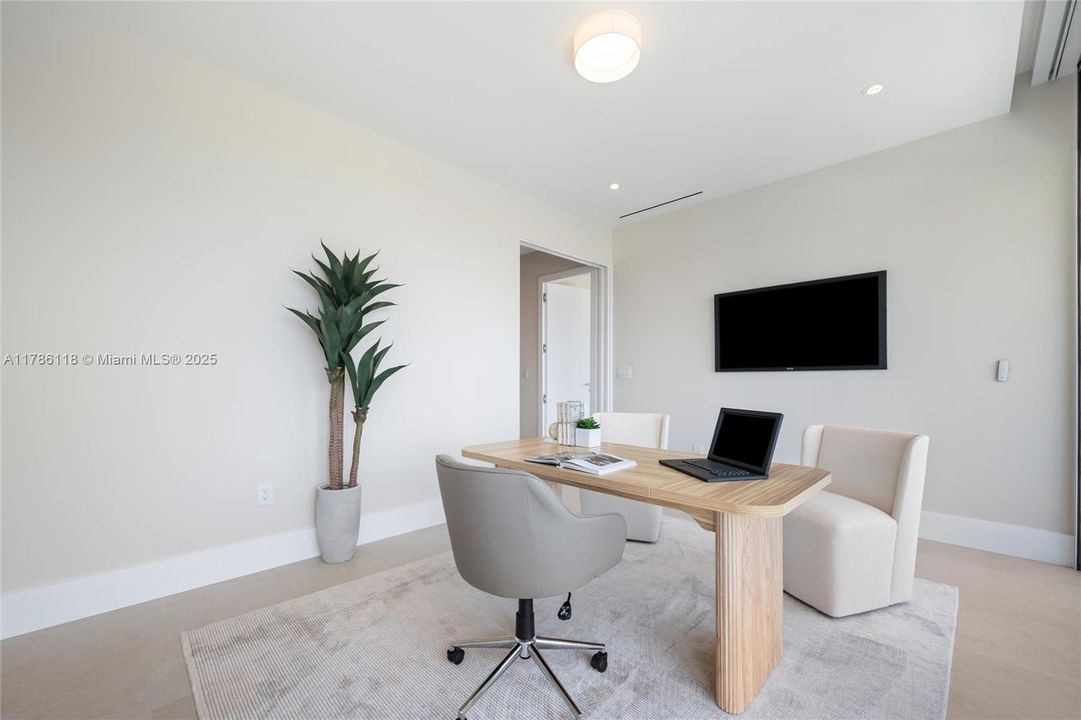 Recently Sold: $5,225,000 (5 beds, 6 baths, 4976 Square Feet)