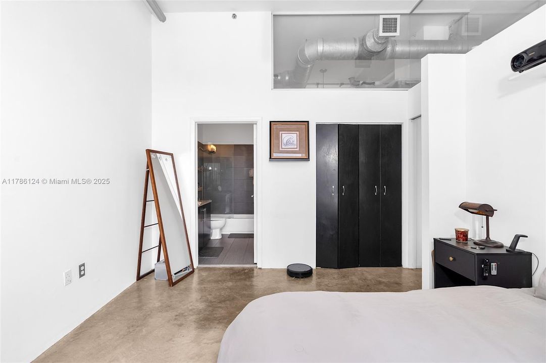 最近售出: $370,000 (1 贝兹, 1 浴室, 650 平方英尺)