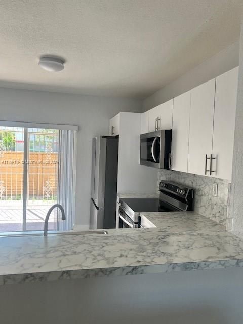 Recientemente alquilado: $2,700 (3 camas, 2 baños, 1240 Pies cuadrados)