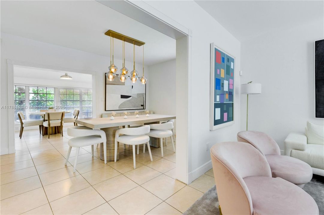 最近租的: $6,200 (3 贝兹, 3 浴室, 2606 平方英尺)