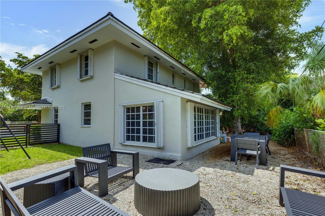 最近租的: $6,200 (3 贝兹, 3 浴室, 2606 平方英尺)