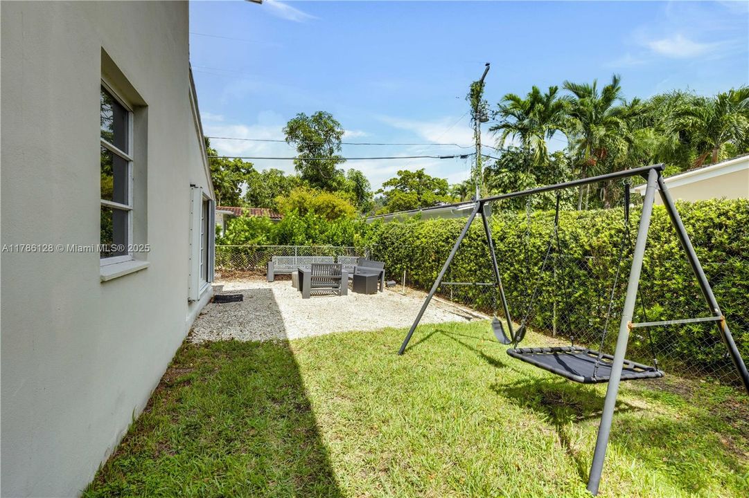 最近租的: $6,200 (3 贝兹, 3 浴室, 2606 平方英尺)