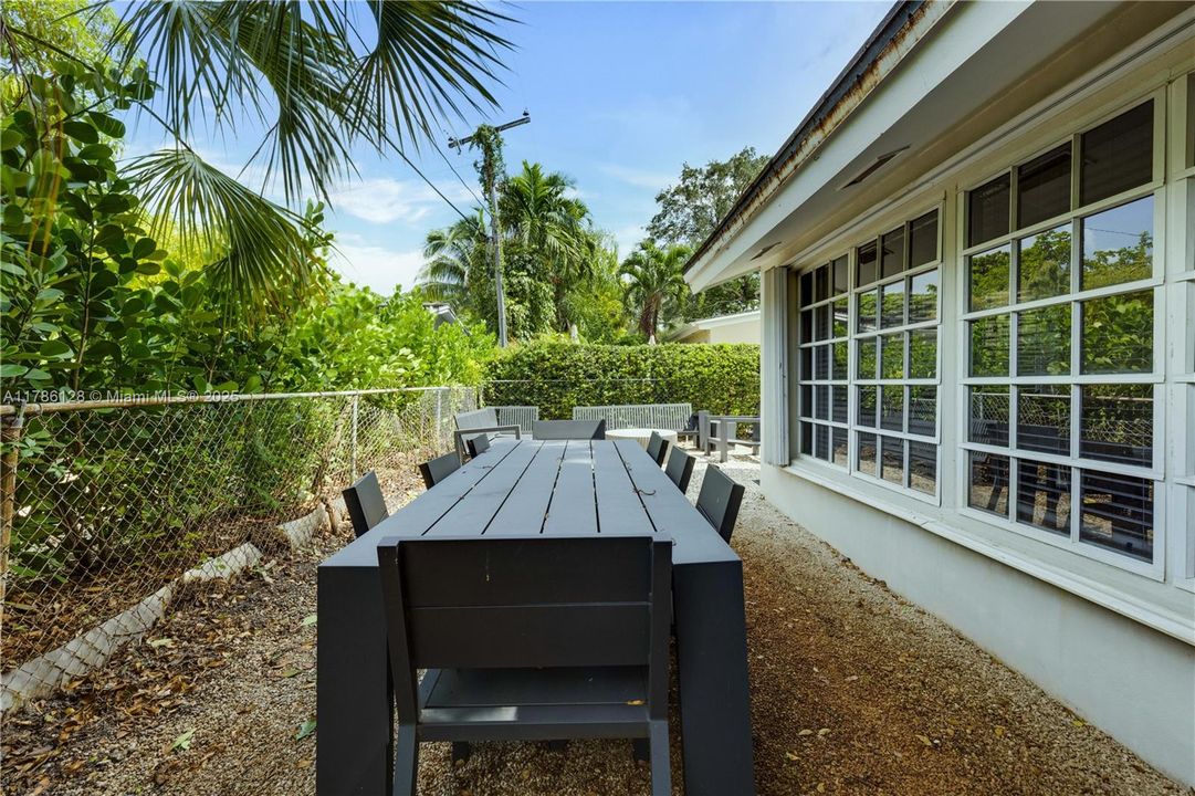 最近租的: $6,200 (3 贝兹, 3 浴室, 2606 平方英尺)