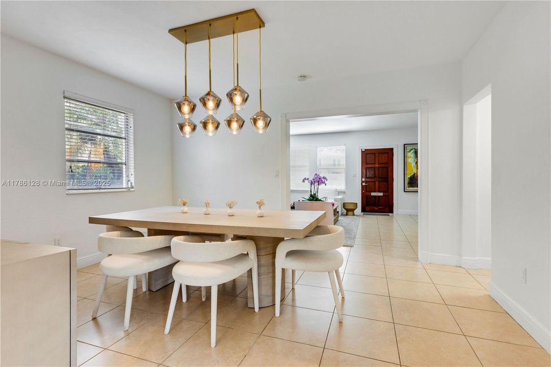 最近租的: $6,200 (3 贝兹, 3 浴室, 2606 平方英尺)