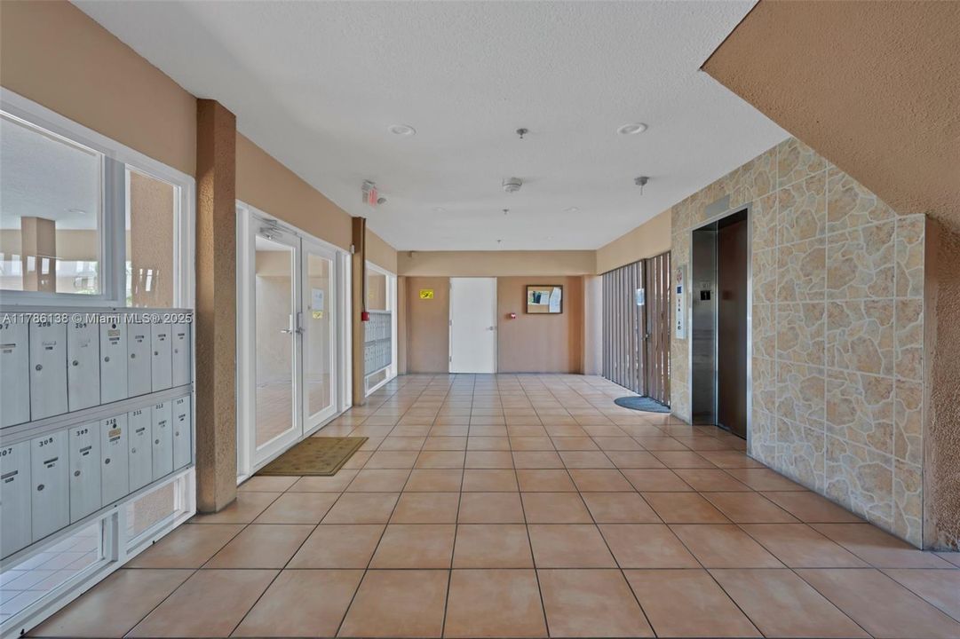 Vendido Recientemente: $279,000 (3 camas, 2 baños, 1378 Pies cuadrados)