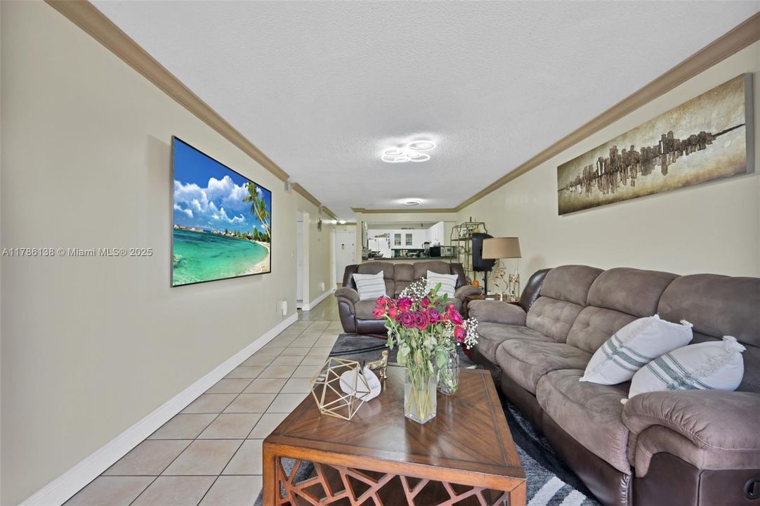 Vendido Recientemente: $279,000 (3 camas, 2 baños, 1378 Pies cuadrados)