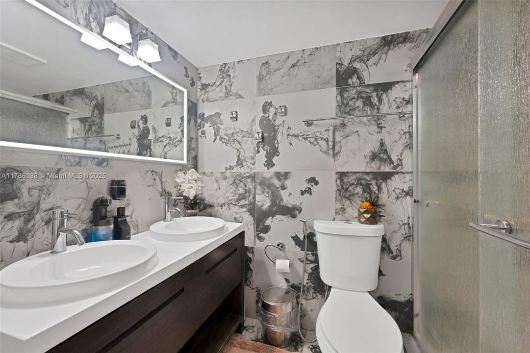 Vendido Recientemente: $279,000 (3 camas, 2 baños, 1378 Pies cuadrados)