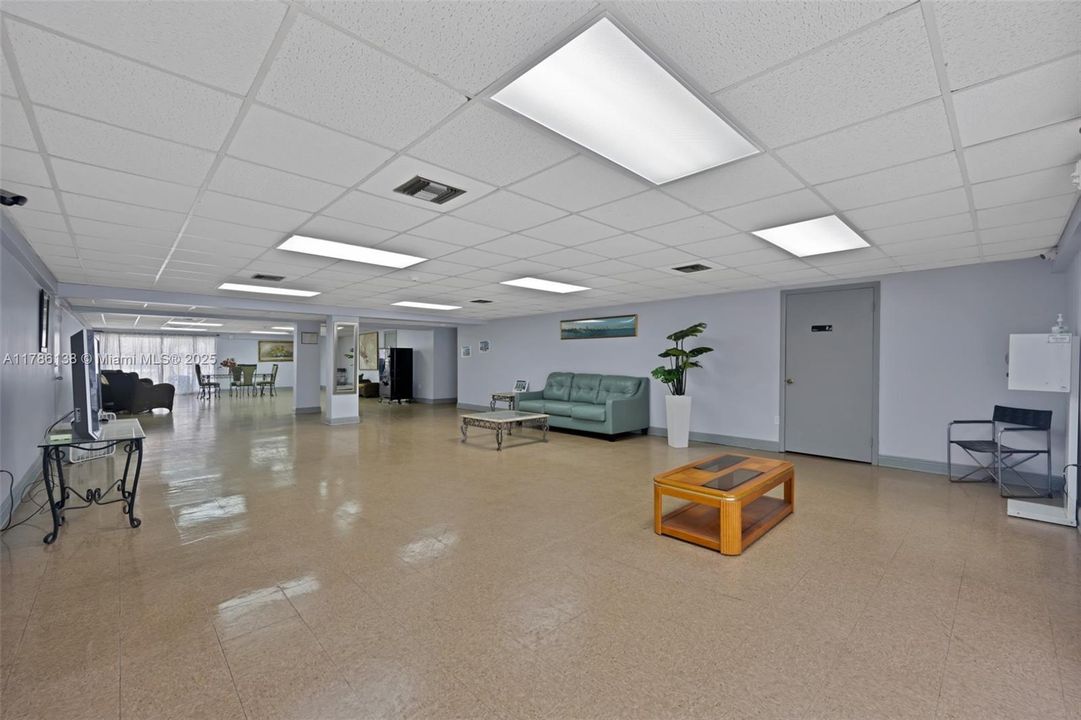 Vendido Recientemente: $279,000 (3 camas, 2 baños, 1378 Pies cuadrados)