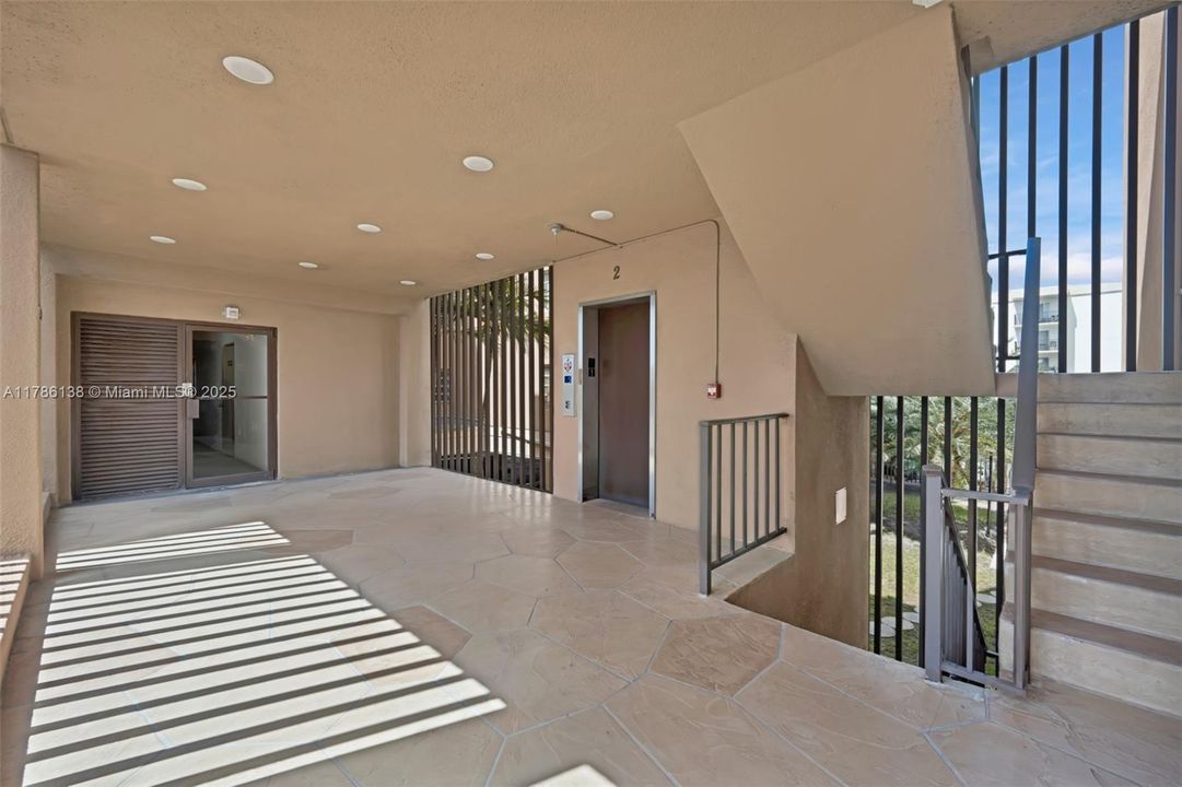 Vendido Recientemente: $279,000 (3 camas, 2 baños, 1378 Pies cuadrados)