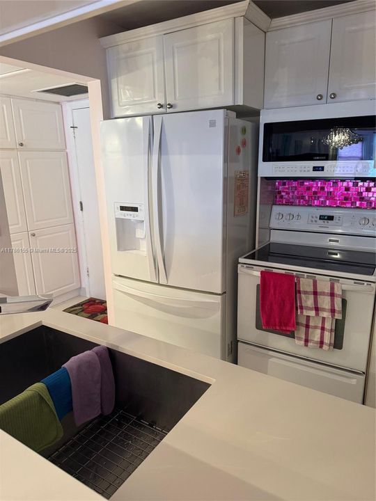 待售: $159,000 (2 贝兹, 2 浴室, 870 平方英尺)