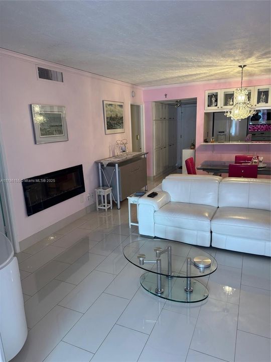 待售: $159,000 (2 贝兹, 2 浴室, 870 平方英尺)