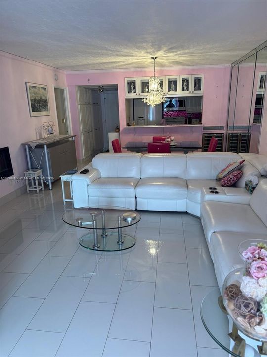 待售: $159,000 (2 贝兹, 2 浴室, 870 平方英尺)