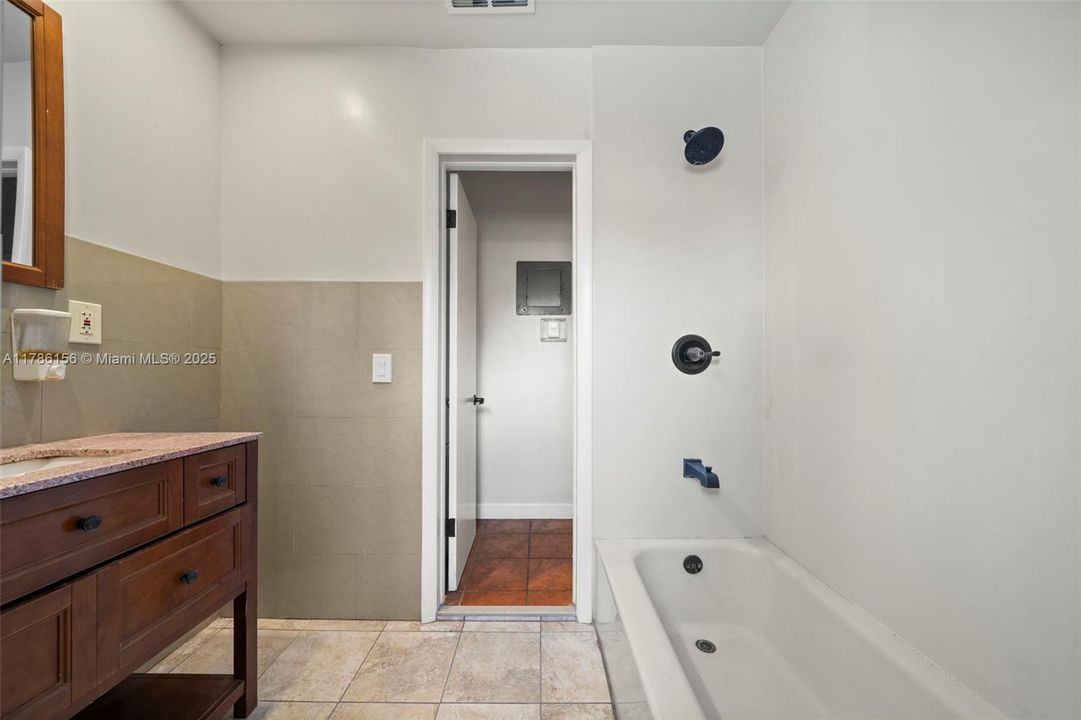 На продажу: $875,000 (3 спален, 2 ванн, 1460 Квадратных фут)