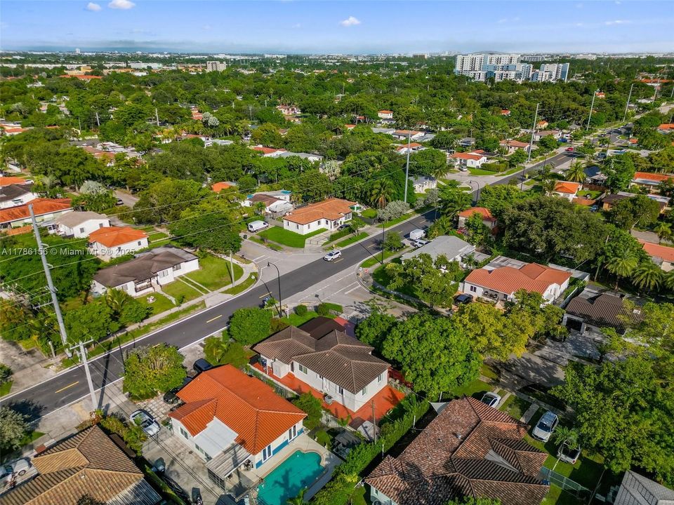 На продажу: $875,000 (3 спален, 2 ванн, 1460 Квадратных фут)