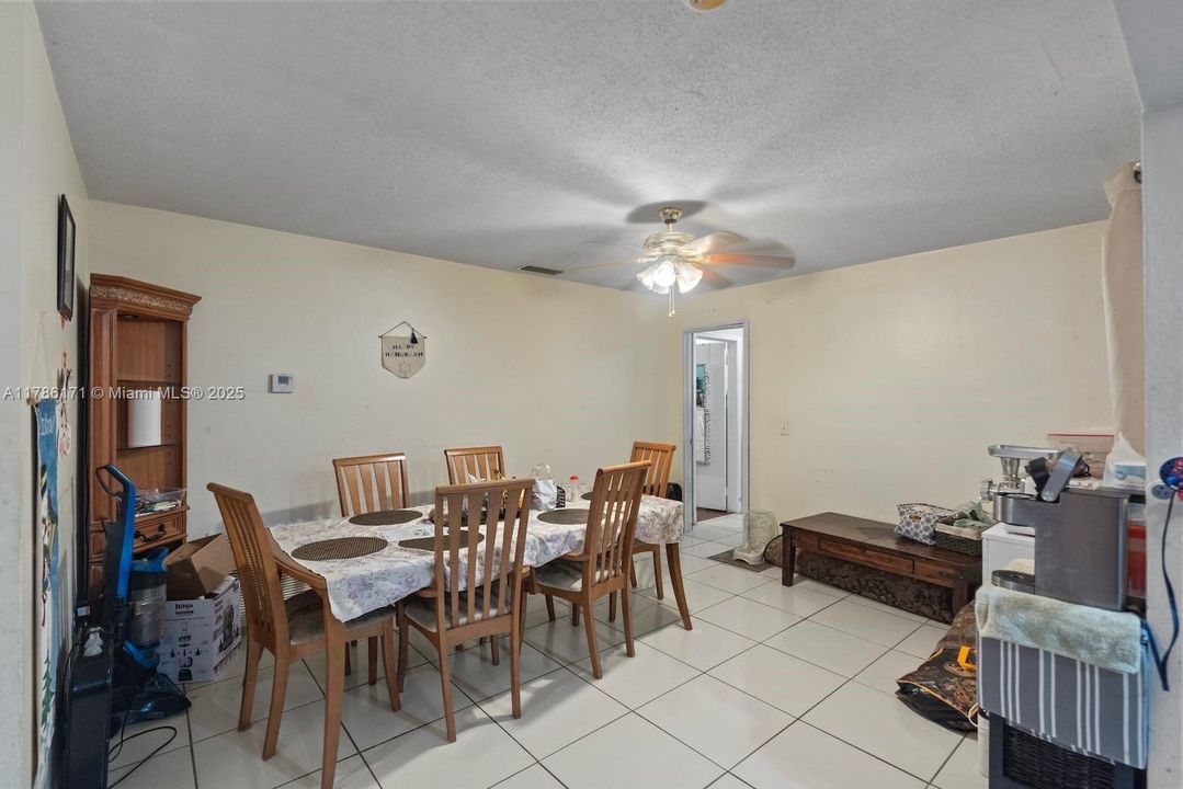 Recently Sold: $449,900 (3 beds, 2 baths, 1768 Square Feet)