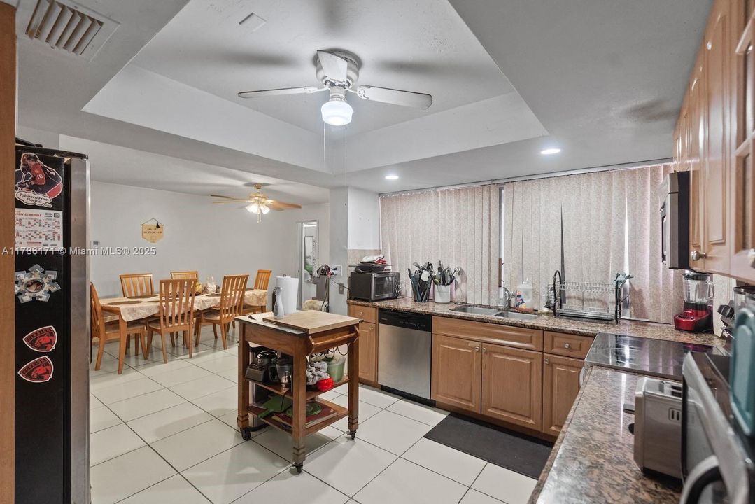 Recently Sold: $449,900 (3 beds, 2 baths, 1768 Square Feet)