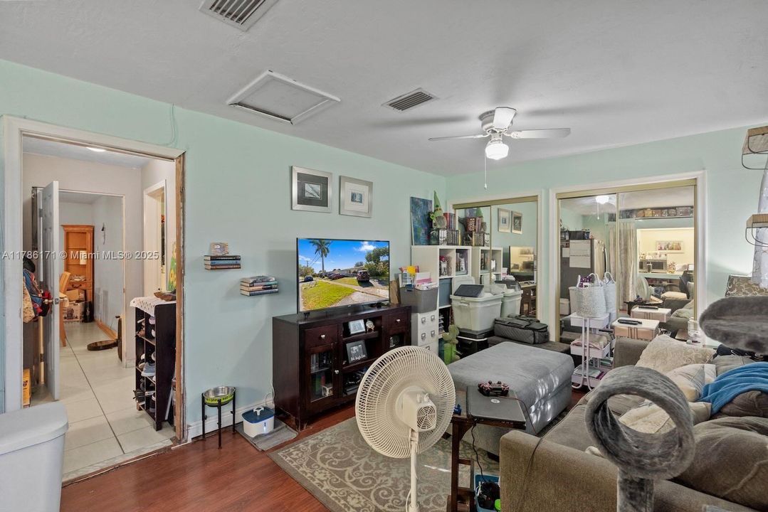 Recently Sold: $449,900 (3 beds, 2 baths, 1768 Square Feet)