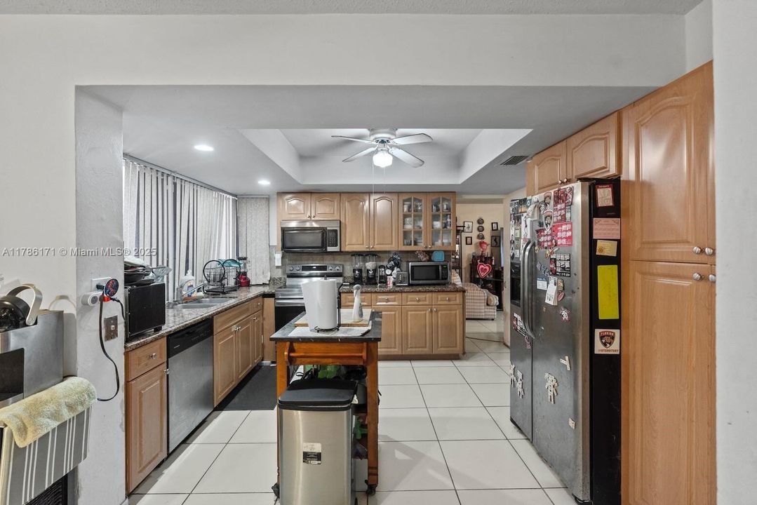 Recently Sold: $449,900 (3 beds, 2 baths, 1768 Square Feet)