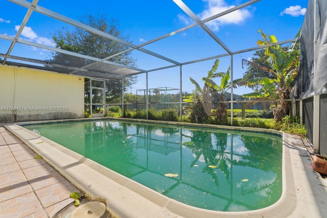 Recently Sold: $449,900 (3 beds, 2 baths, 1768 Square Feet)