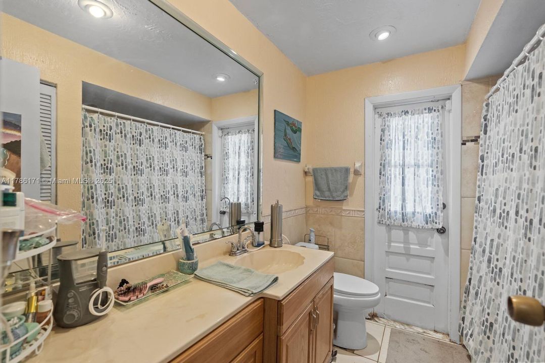 Recently Sold: $449,900 (3 beds, 2 baths, 1768 Square Feet)