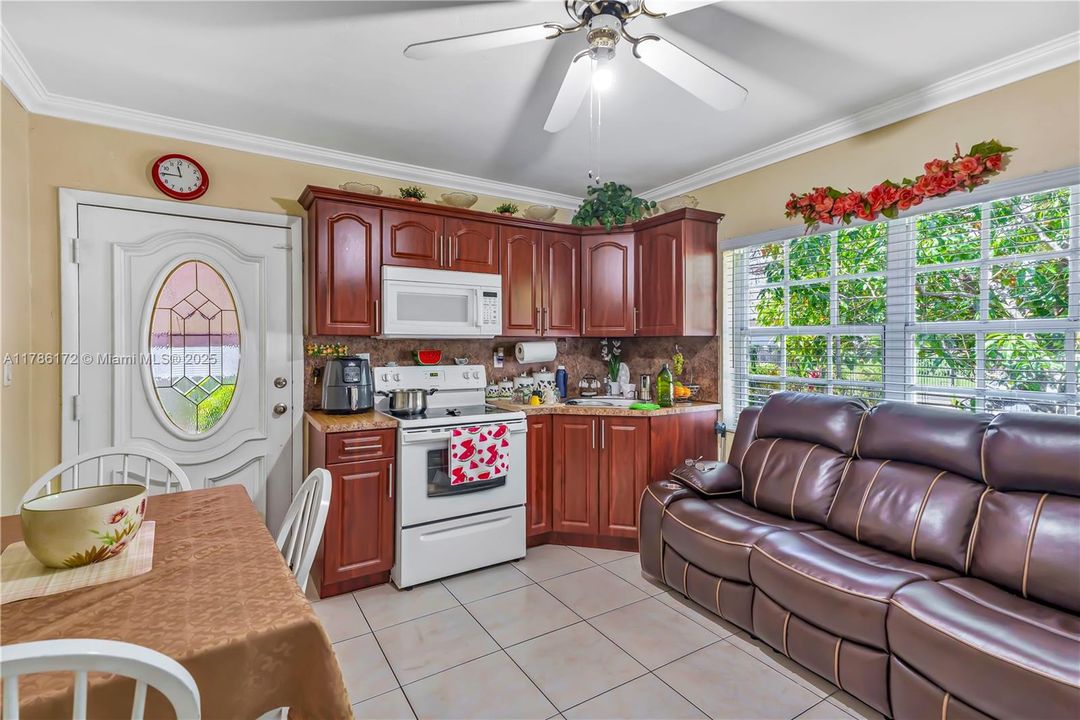 Recently Sold: $700,000 (4 beds, 4 baths, 2270 Square Feet)