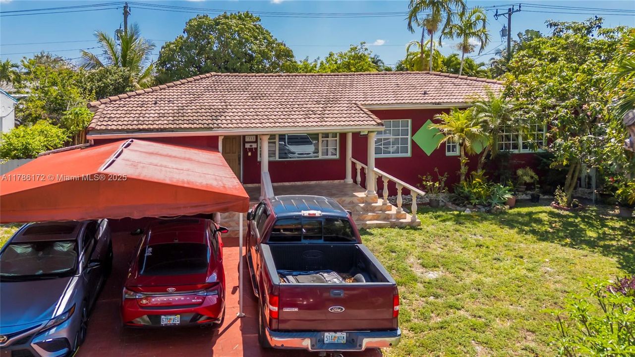 Recently Sold: $700,000 (4 beds, 4 baths, 2270 Square Feet)