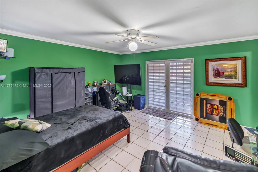 Recently Sold: $700,000 (4 beds, 4 baths, 2270 Square Feet)