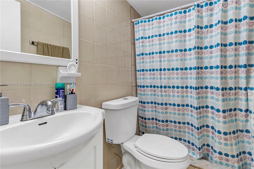 Recently Sold: $700,000 (4 beds, 4 baths, 2270 Square Feet)