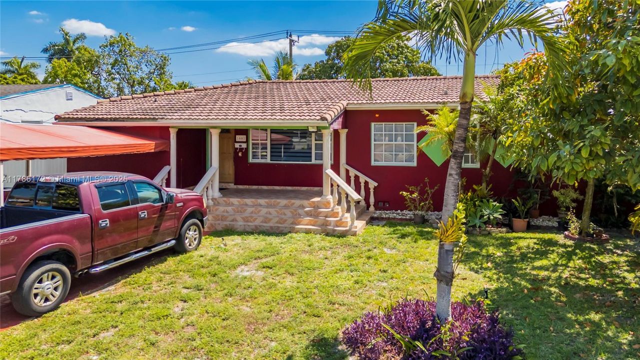 Recently Sold: $700,000 (4 beds, 4 baths, 2270 Square Feet)