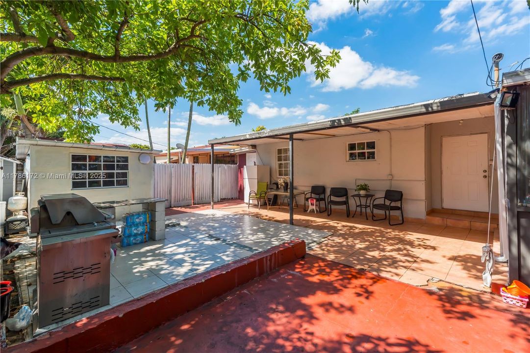 Recently Sold: $700,000 (4 beds, 4 baths, 2270 Square Feet)