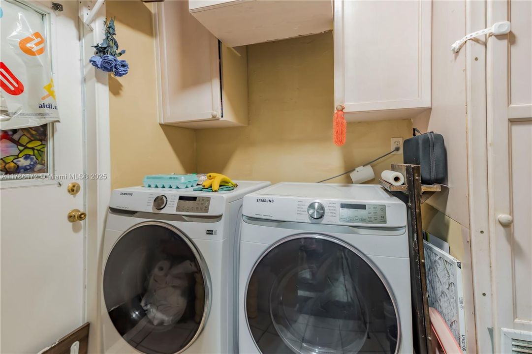 Recently Sold: $700,000 (4 beds, 4 baths, 2270 Square Feet)