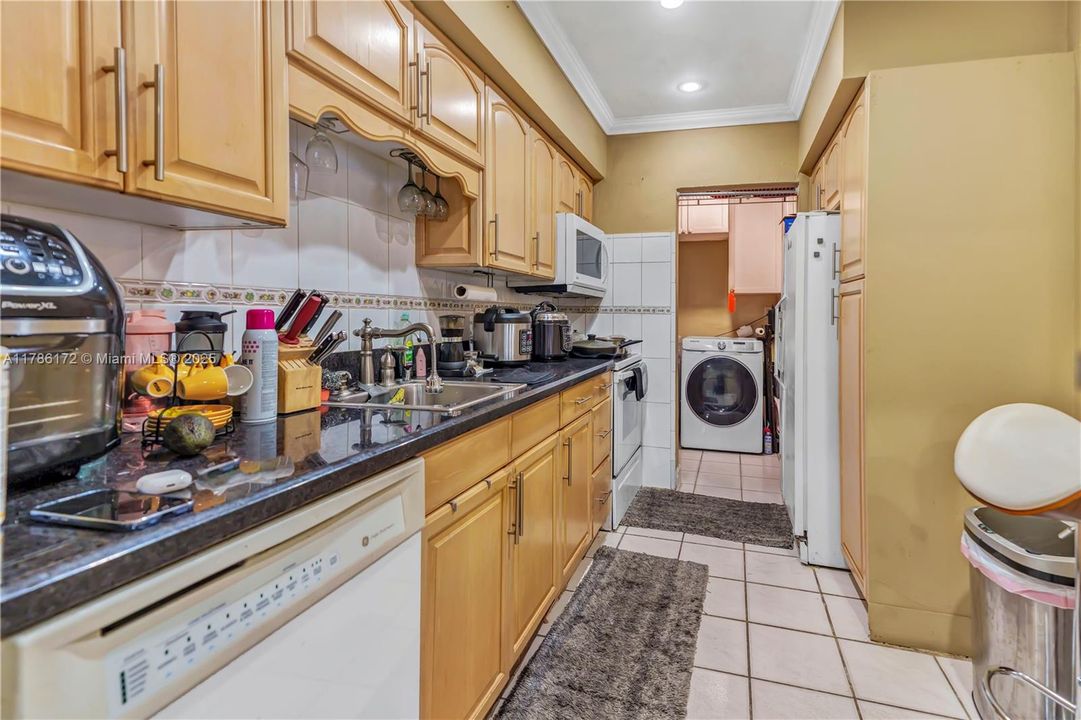 Recently Sold: $700,000 (4 beds, 4 baths, 2270 Square Feet)