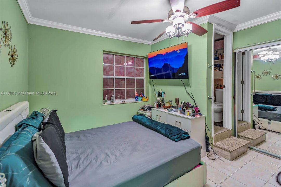 Recently Sold: $700,000 (4 beds, 4 baths, 2270 Square Feet)