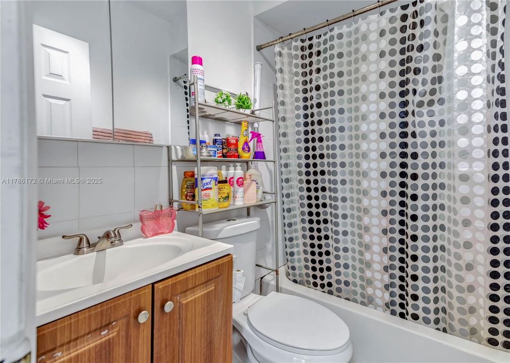 Recently Sold: $700,000 (4 beds, 4 baths, 2270 Square Feet)