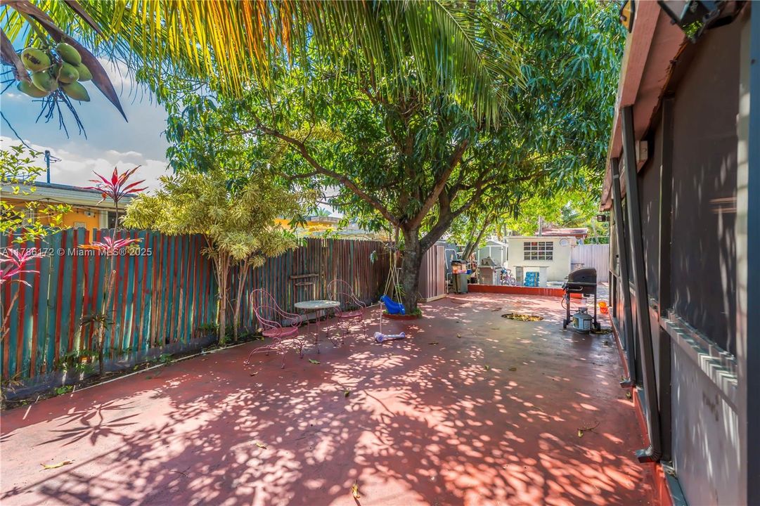 Recently Sold: $700,000 (4 beds, 4 baths, 2270 Square Feet)