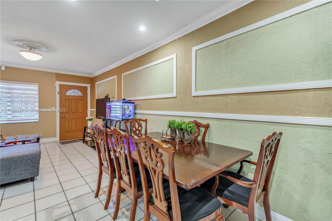 Recently Sold: $700,000 (4 beds, 4 baths, 2270 Square Feet)