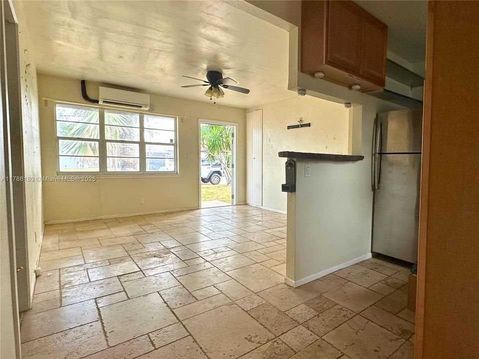 最近售出: $785,000 (2 贝兹, 1 浴室, 1168 平方英尺)