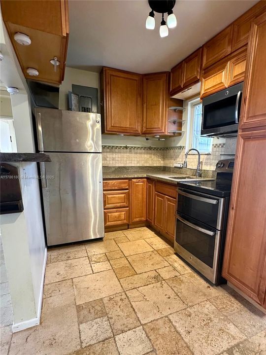 最近售出: $785,000 (2 贝兹, 1 浴室, 1168 平方英尺)