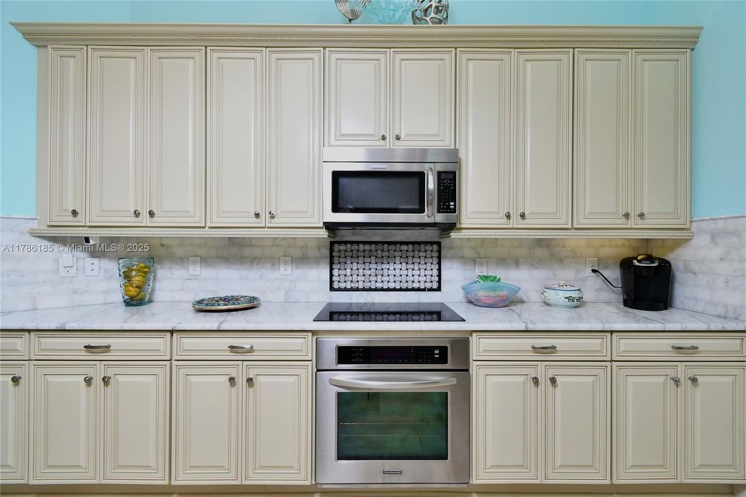 最近售出: $1,350,000 (3 贝兹, 2 浴室, 0 平方英尺)